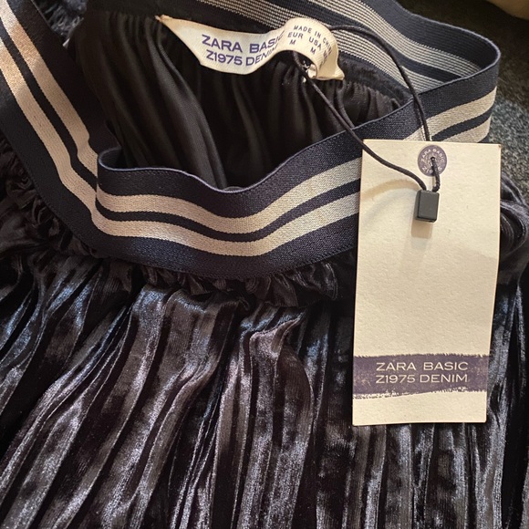 NWT Zara PLEATED VELVET SKIRT
MIDNIGHT BLUE SZ M - Picture 7 of 7